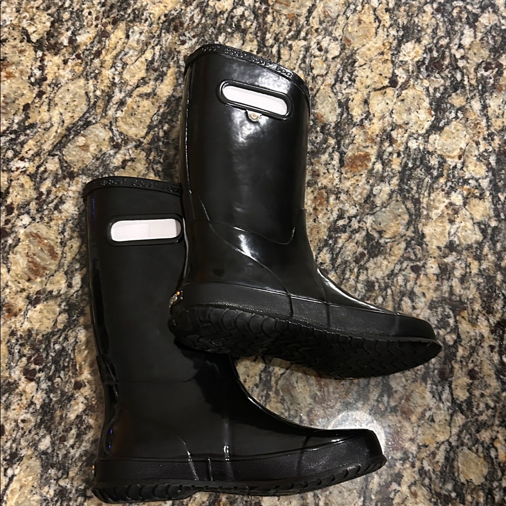 Bogs Black Glossy Rain Boots, size 4Y - Picture 6 of 6